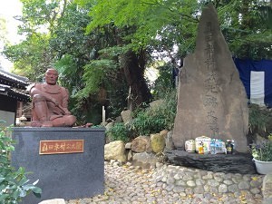 安居神社の真田幸村像